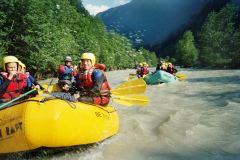 2006-07-08 Riverrafting 6c Interlaken Unterwasserkamera 51 mod